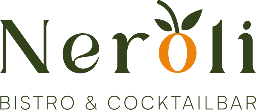 Neroli Cocktail Restaurant vermut de emdiodia con paseo mar desenfocado